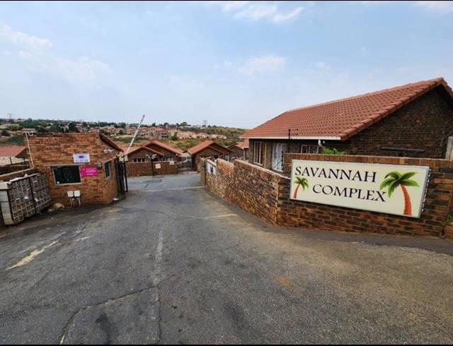 2 BEDROOM TOWNHOUSE FOR SALE IN MONDEOR